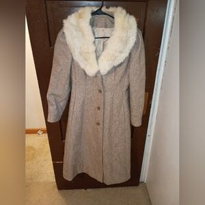EUC Vintage Lassie Junior 70's Fur Collar